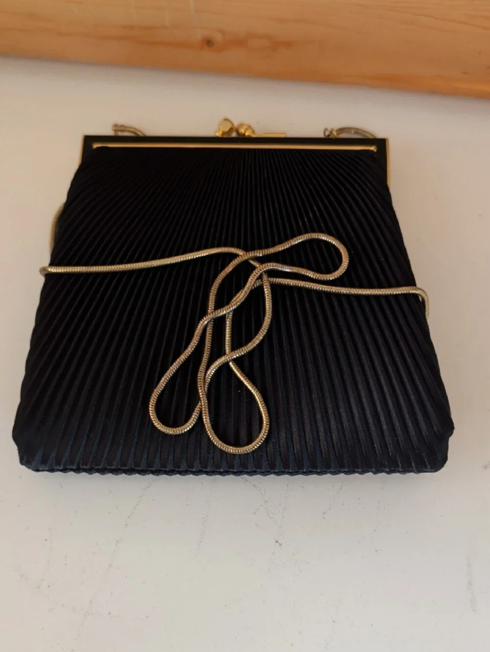 VTG. Elegant Black La Regale Pleated Evening Bag with Gold Chain.